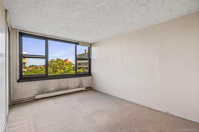 162-40 9th Avenue 8D, Beechhurst, NY 11357
