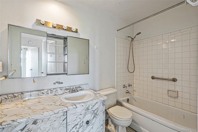 162-40 9th Avenue 8D, Beechhurst, NY 11357