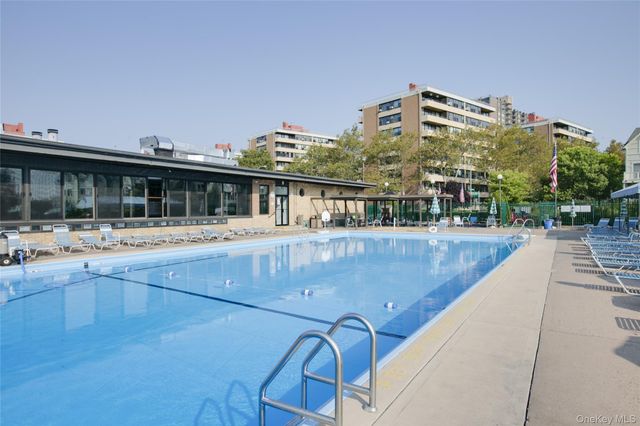 162-40 9th Avenue 8D, Beechhurst, NY 11357