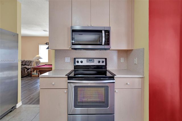 2064 NE 35th Ave, Homestead, FL 33033