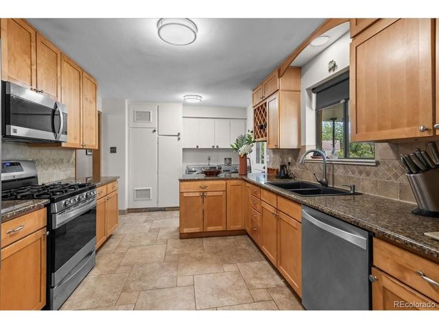 40 Skyline Dr, Wheat Ridge, CO 80215