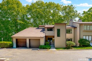 12 Kings Wood Manor B, Shelton, CT 06484