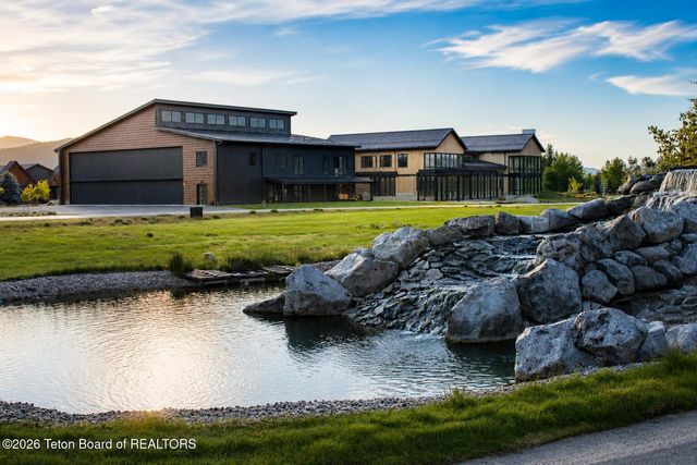 208 ALPINE VILLAGE CIRCLE, Alpine, WY 83128