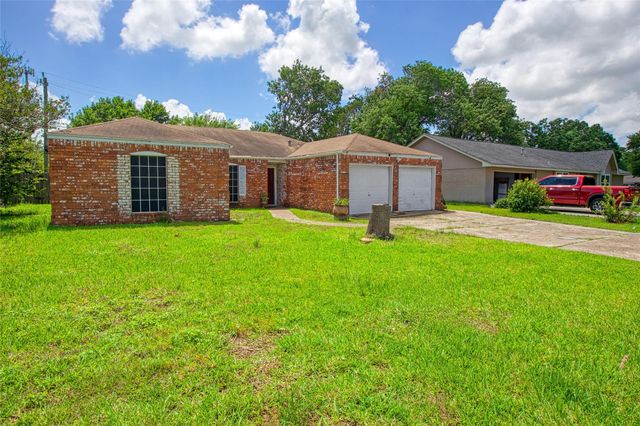 4511 Ponderosa Drive, Baytown, TX 77521