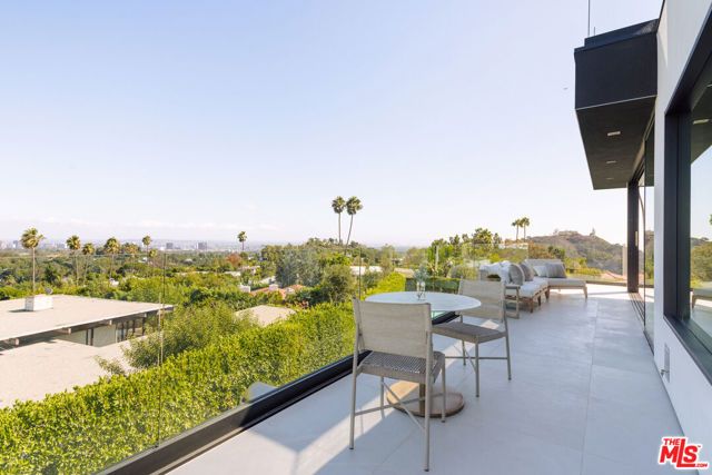 2162 Westridge Road, Los Angeles, CA 90049