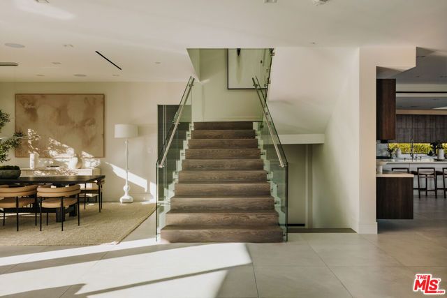 2162 Westridge Road, Los Angeles, CA 90049