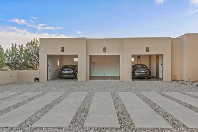 26 Bishops Dome Road, Santa Fe, NM 87506