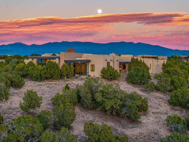26 Bishops Dome Road, Santa Fe, NM 87506