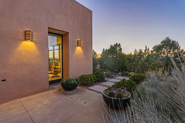 26 Bishops Dome Road, Santa Fe, NM 87506