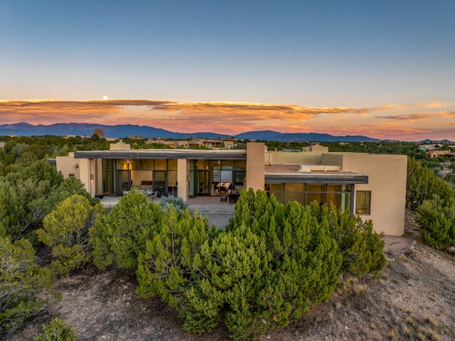 26 Bishops Dome Road, Santa Fe, NM 87506