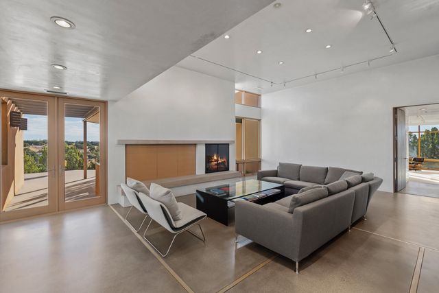 26 Bishops Dome Road, Santa Fe, NM 87506