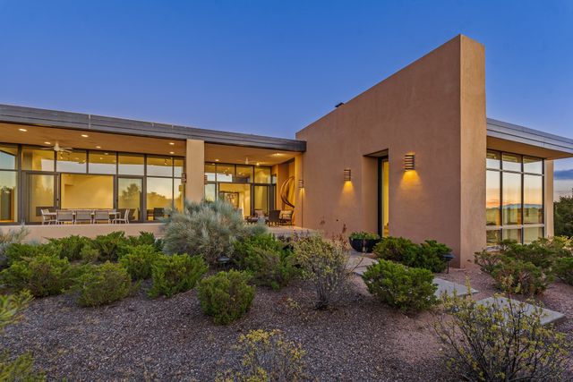 26 Bishops Dome Road, Santa Fe, NM 87506