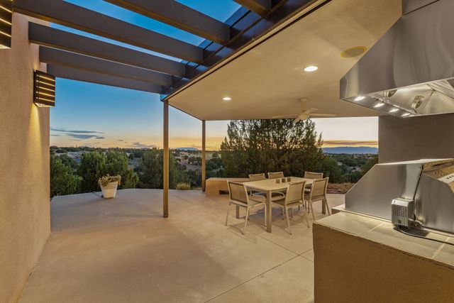 26 Bishops Dome Road, Santa Fe, NM 87506