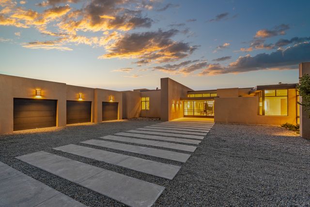 26 Bishops Dome Road, Santa Fe, NM 87506