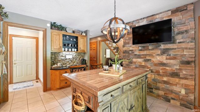 102 Greenhurst Court, Auburn, IN 46706