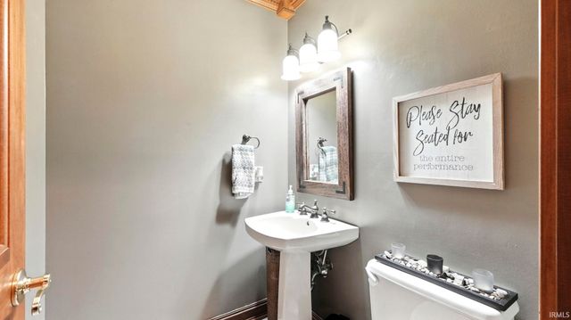 102 Greenhurst Court, Auburn, IN 46706
