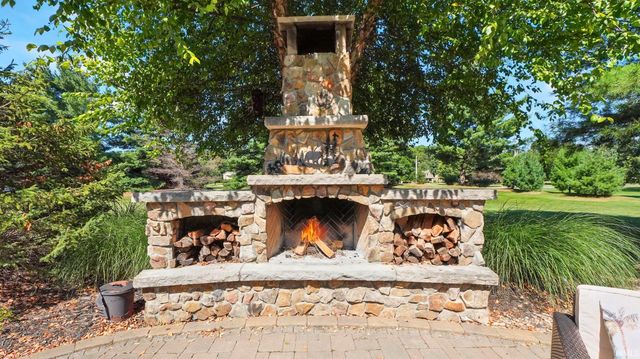 102 Greenhurst Court, Auburn, IN 46706