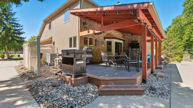 102 Greenhurst Court, Auburn, IN 46706