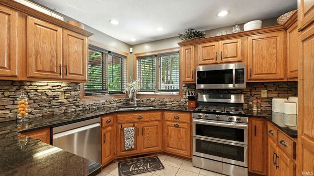 102 Greenhurst Court, Auburn, IN 46706
