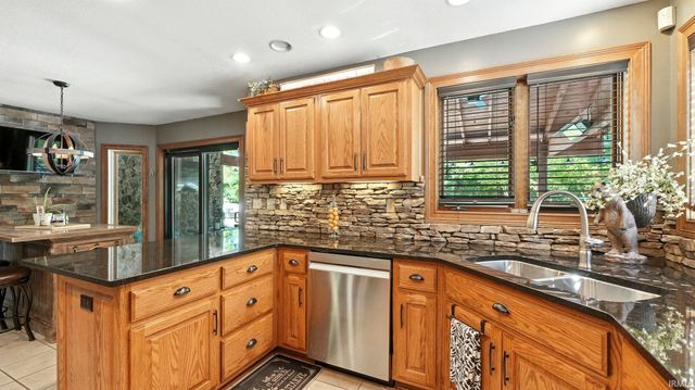 102 Greenhurst Court, Auburn, IN 46706