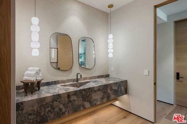 5056 Louise Avenue, Encino, CA 91316