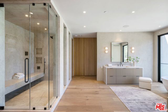 5056 Louise Avenue, Encino, CA 91316