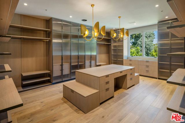 5056 Louise Avenue, Encino, CA 91316