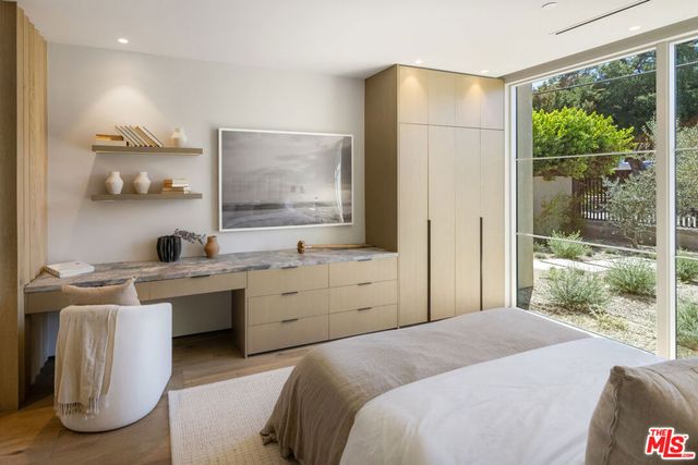 5056 Louise Avenue, Encino, CA 91316