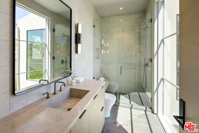 5056 Louise Avenue, Encino, CA 91316