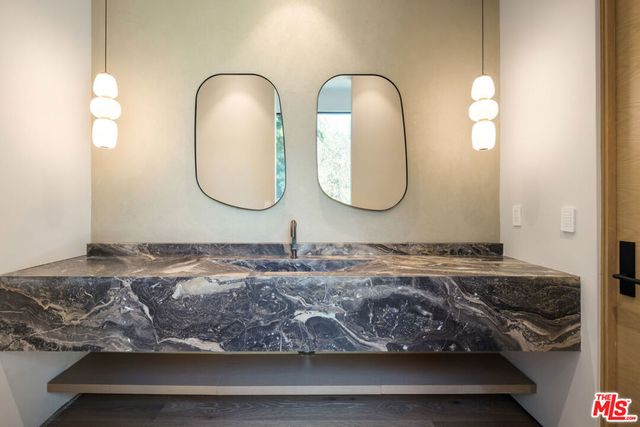 5056 Louise Avenue, Encino, CA 91316