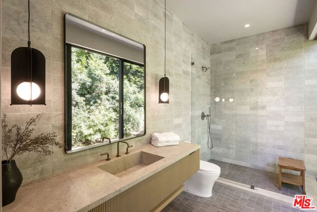 5056 Louise Avenue, Encino, CA 91316