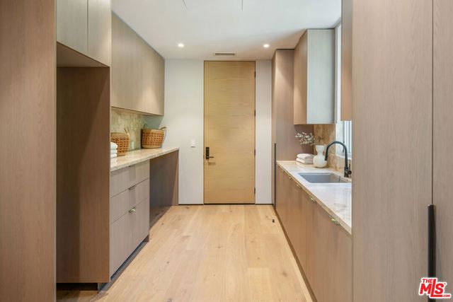 5056 Louise Avenue, Encino, CA 91316