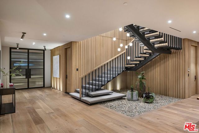 5056 Louise Avenue, Encino, CA 91316