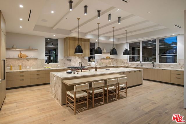 5056 Louise Avenue, Encino, CA 91316