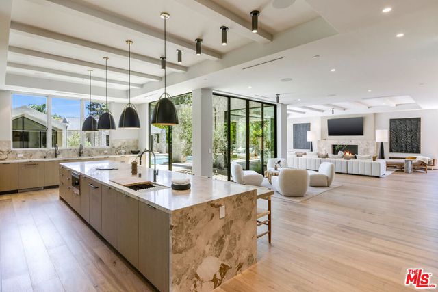 5056 Louise Avenue, Encino, CA 91316