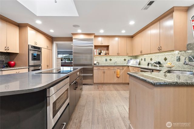 9829 Hilltop Road, Bellevue, WA 98004