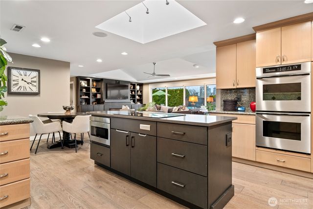 9829 Hilltop Road, Bellevue, WA 98004