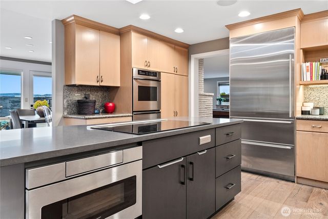 9829 Hilltop Road, Bellevue, WA 98004