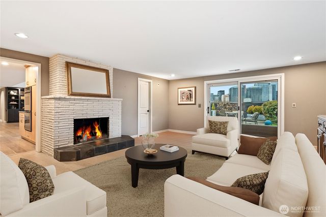 9829 Hilltop Road, Bellevue, WA 98004