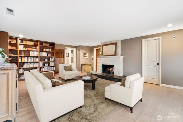 9829 Hilltop Road, Bellevue, WA 98004