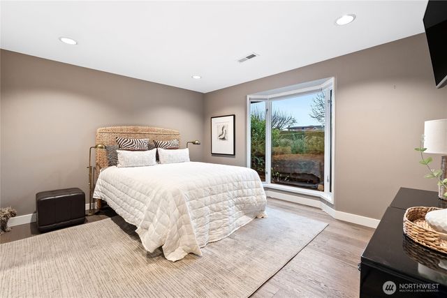 9829 Hilltop Road, Bellevue, WA 98004