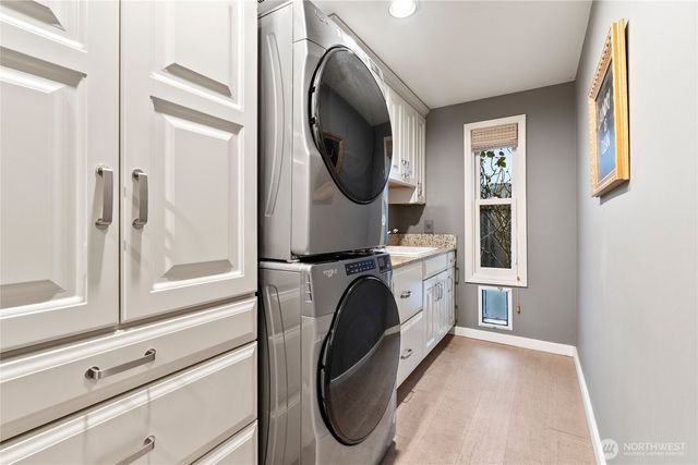 9829 Hilltop Road, Bellevue, WA 98004