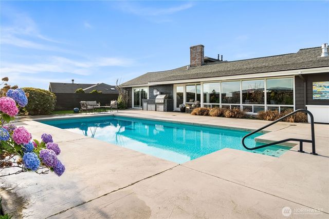 9829 Hilltop Road, Bellevue, WA 98004