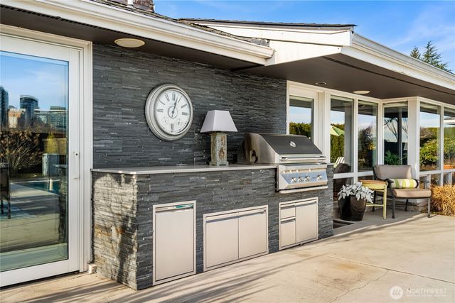 9829 Hilltop Road, Bellevue, WA 98004