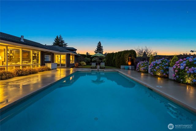 9829 Hilltop Road, Bellevue, WA 98004