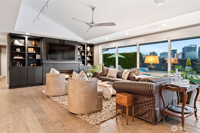 9829 Hilltop Road, Bellevue, WA 98004