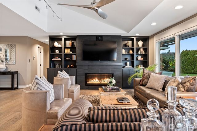 9829 Hilltop Road, Bellevue, WA 98004