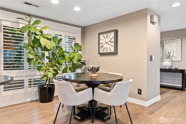 9829 Hilltop Road, Bellevue, WA 98004