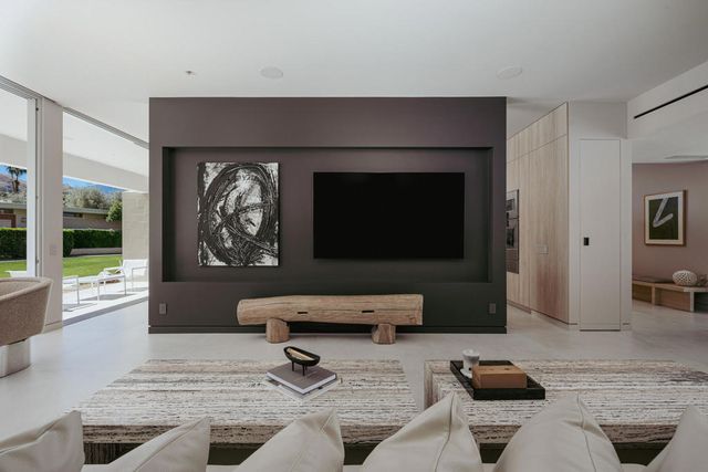 205 Desert Lakes Drive, Palm Springs, CA 92264