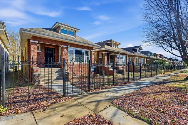 8111 S Manistee Avenue, Chicago, IL 60617